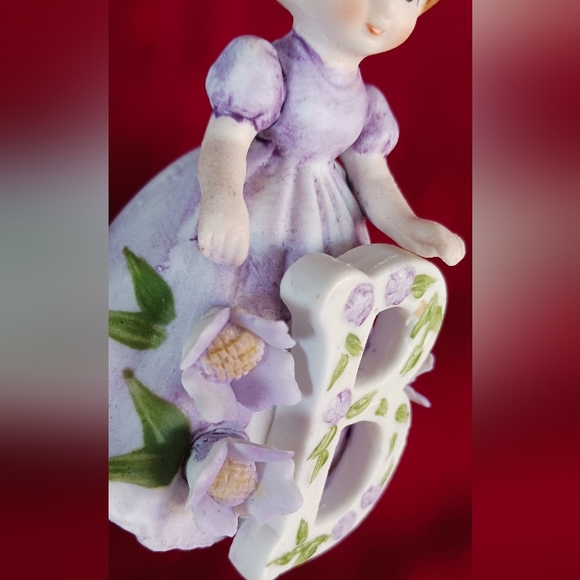 CERAMIC GIRL FIGURINE LETTER B LAVENDER 3.5" TALL, DELICATE VINTAGE FLOWER DRESS - Picture 3 of 7